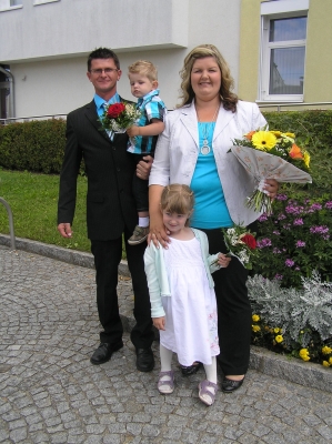 Hochzeitsfoto von Daniela Karl und Erwin Bogner mit Jana und Julian