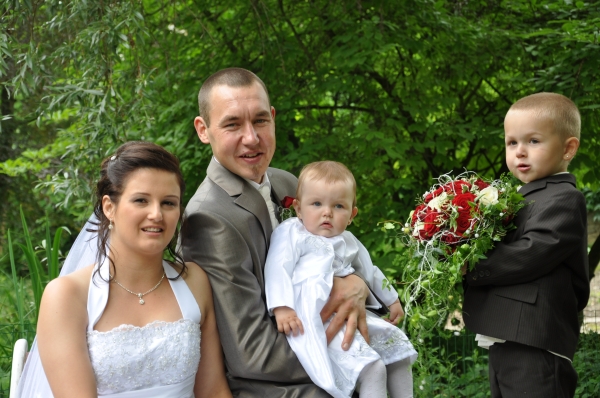 Foto Hochzeit Auinger Stefan und Hinterberger Nicole mit den Kindern Fabian und Miariam 
