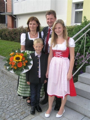 Hochzeitsfoto von Sommergruber ERwin und Reitinger Margit mit Simone und Niklas